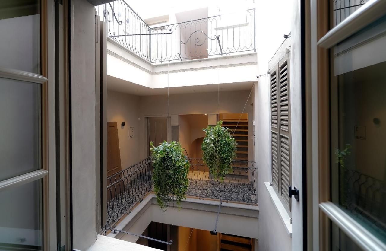Bergamo Inn 21 외부 사진 Interior of the building