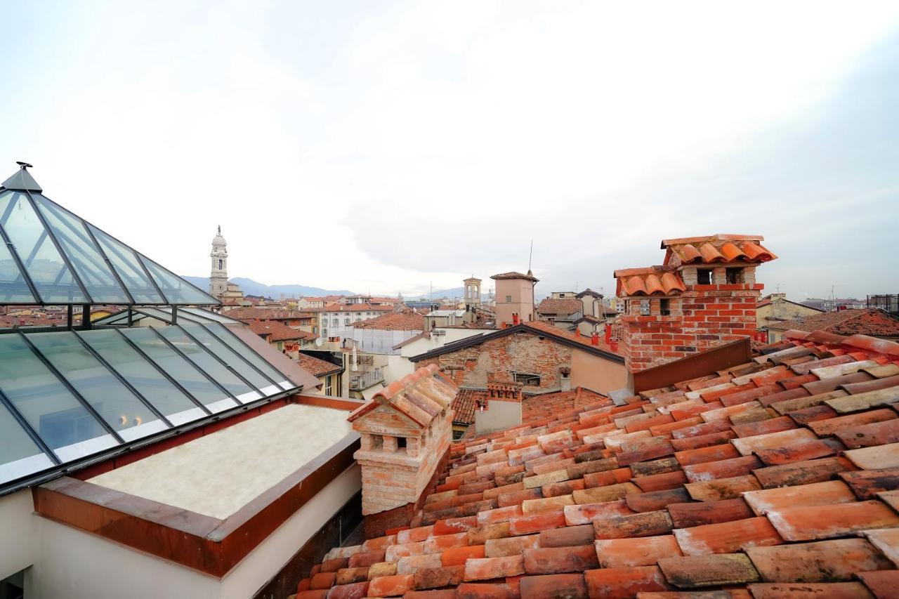 Bergamo Inn 21 외부 사진 View of the roofs of the city